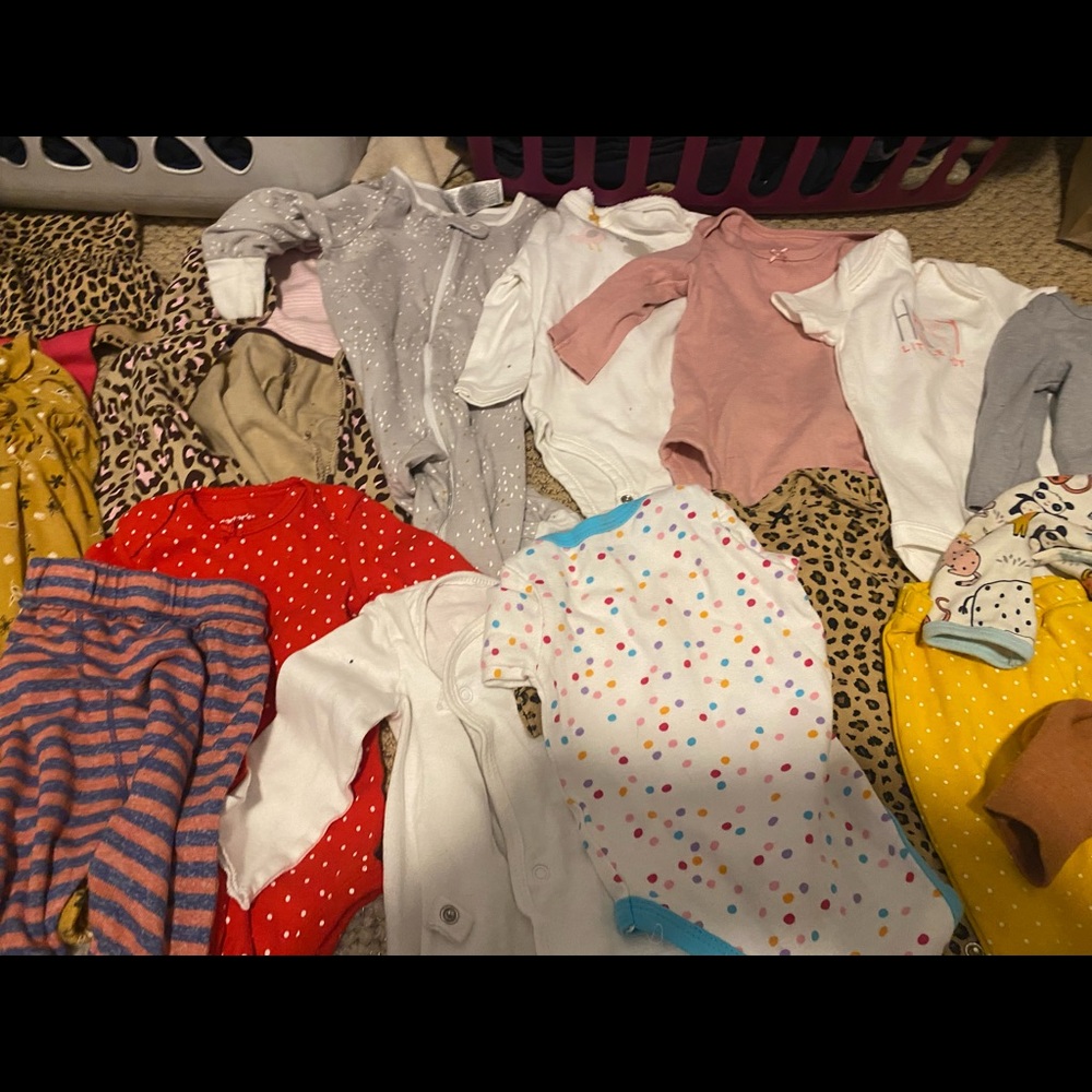 Selling bundle of baby girl clothes sizes 0-3 months and 3-6! In good condition